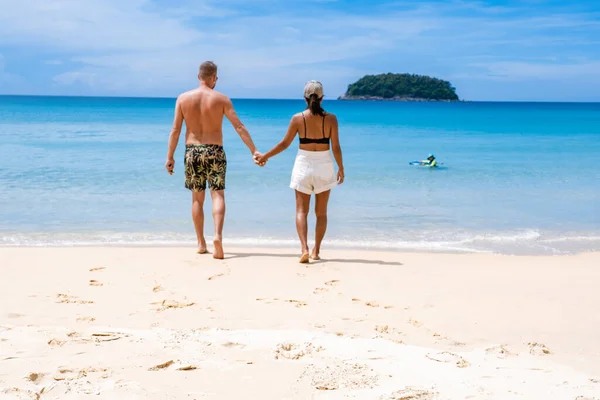 Kata Beach Πουκέτ Ταϊλάνδη, τροπική παραλία με λευκή χρυσή άμμο και φοίνικες στην Ταϊλάνδη — Φωτογραφία Αρχείου