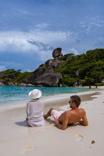 Similan Islands Phuket, tropisch wit strand met palmbomen en blauwe oceaan in Thailand — Stockfoto