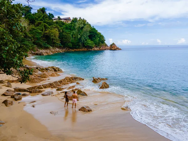 Banánová pláž Phuket Thajsko, tropická pláž s palmami v Phuket Thajsku — Stock fotografie