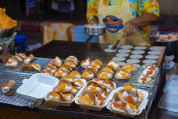 Pattaya Thailand, Naklua night market with lots of street food, local Thai market with people selling food Naklua Night Market — стоковое фото