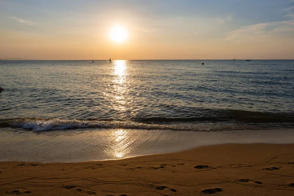 Na Jomtien παραλία Pattaya Ταϊλάνδη, λευκή τροπική παραλία κατά τη διάρκεια του ηλιοβασιλέματος στην Pattatya Najomtien — Φωτογραφία Αρχείου