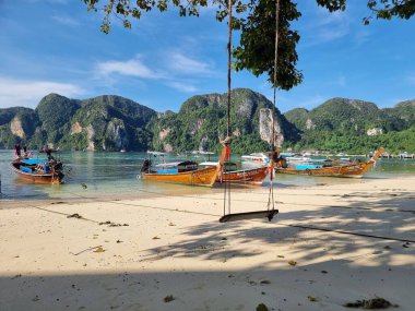Maya Körfezi Koh Phi Tayland, Turkuaz berrak su Tayland Koh Pi Pi, Tayland 'da Koh Phi Adası manzaralı