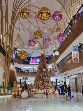 Phuket Tayland, Noel ağacı olan merkez festival alışveriş postası.