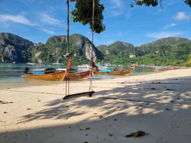 Maya Körfezi Koh Phi Tayland, Turkuaz berrak su Tayland Koh Pi Pi, Tayland 'da Koh Phi Adası manzaralı