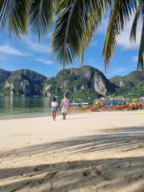 Koh Phi Phi Tayland, Turkuaz berrak su Tayland Koh Pi Pi, Tayland 'daki Koh Phi Adası' nın hava manzarası