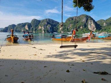 Maya Körfezi Koh Phi Tayland, Turkuaz berrak su Tayland Koh Pi Pi, Tayland 'da Koh Phi Adası manzaralı