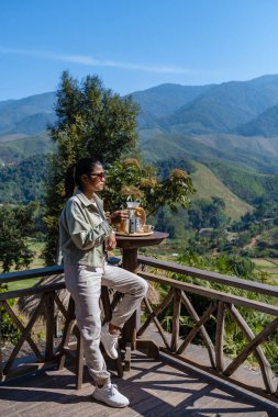 Nan Tayland, Tayland 'daki Sapan Vadisi' nde pirinç tarlaları ve ormanları olan dağlar.
