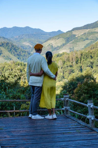 Nan Thailand, Berge des Sapan-Tals in Thailand mit Reisfeldern und Wald — Stockfoto