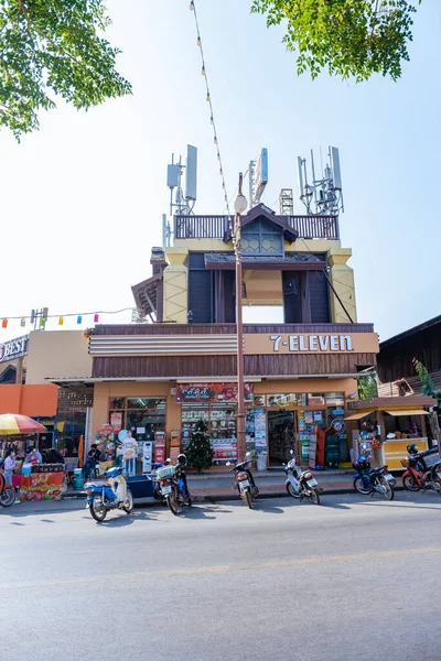 Nan Thailand, 7 11 shop in the centre of Nan, wooden zeven eleven shop in Nan — Stockfoto
