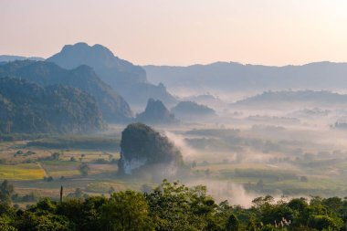 Phu Langka Kuzey Tayland 'da gün doğumu, Phu Langka ulusal parkı Nakhon Phanom Eyaleti' nin Ban Phaeng İlçesi, Pai Loam alt bölgesinde yaklaşık 31,250 Rai alanı kapsar.