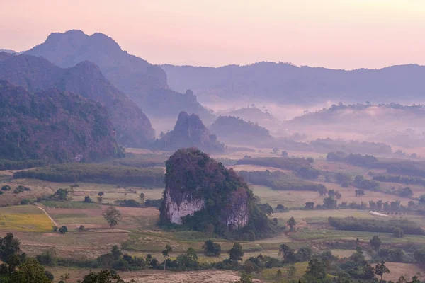 Sunrise at Phu Langka in Northern Thailand, Phu Langka national park covers the area of approximately 31,250 Rai in Pai Loam Sub-district, Ban Phaeng District of Nakhon Phanom Province — Stock Fotó