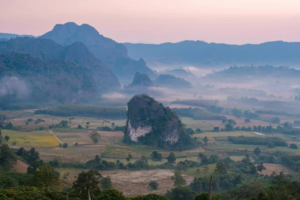 Sunrise at Phu Langka in Northern Thailand, Phu Langka national park covers the area of approximately 31,250 Rai in Pai Loam Sub-district, Ban Phaeng District of Nakhon Phanom Province — Stock Fotó