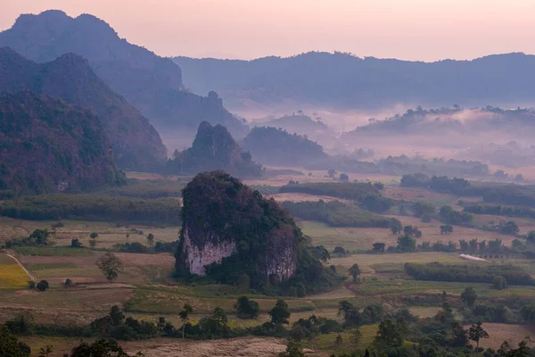 Sunrise at Phu Langka in Northern Thailand, Phu Langka national park covers the area of approximately 31,250 Rai in Pai Loam Sub-district, Ban Phaeng District of Nakhon Phanom Province — Stock Fotó