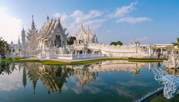 Chiang Rai Tayland, gün batımında Chiangrai tapınağını kırbaçla, Wat Rong Khun, nam-ı diğer Beyaz Tapınak, Chiang Rai, Tayland. Panorama beyazı tempple Thaialand — Stok fotoğraf