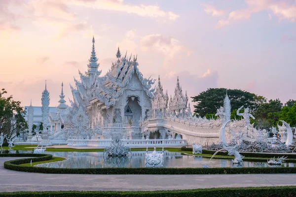 Chiang Rai Ταϊλάνδη, whithe temple Chiangrai during sunset, Wat Rong Khun, άλλως The White Temple, in Chiang Rai, Thailand. Πανόραμα λευκό temple Thaialnd — Φωτογραφία Αρχείου