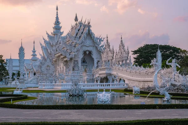 Chiang Rai Ταϊλάνδη, whithe temple Chiangrai during sunset, Wat Rong Khun, άλλως The White Temple, in Chiang Rai, Thailand. Πανόραμα λευκό temple Thaialnd — Φωτογραφία Αρχείου