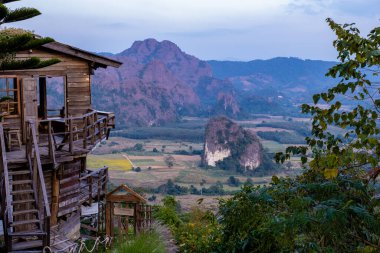 Phu Langka Kuzey Tayland 'da gün doğumu, Phu Langka ulusal parkı Nakhon Phanom Eyaleti' nin Ban Phaeng İlçesi, Pai Loam alt bölgesinde yaklaşık 31,250 Rai alanı kapsar.