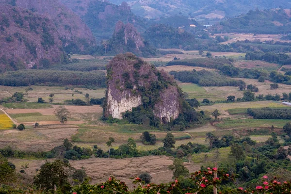 Phu Langka Kuzey Tayland 'da gün doğumu, Phu Langka ulusal parkı Nakhon Phanom Eyaleti' nin Ban Phaeng İlçesi, Pai Loam alt bölgesinde yaklaşık 31,250 Rai alanı kapsar.