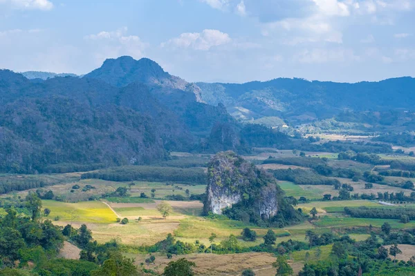 Ανατολή στο Phu Langka στη Βόρεια Ταϊλάνδη, Phu Langka εθνικό πάρκο καλύπτει την περιοχή περίπου 31.250 Rai στην υποπεριοχή Pai Loam, Ban Phaeng District της επαρχίας Nakhon Phanom — Φωτογραφία Αρχείου