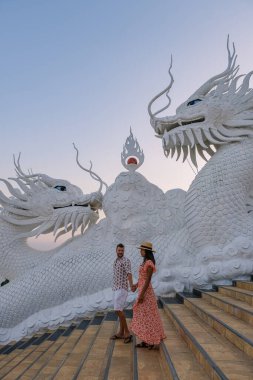 Wat Huay Pla Kang Chiang Rai Tayland, Wat Hua Pla Kang Chiang Rai 'nin en etkileyici tapınaklarından biridir. 2001 'de inşa edilen bu tapınak kompleksinin ana cazibesi 100 metre yüksekliğindeki beyaz Buda' dır.
