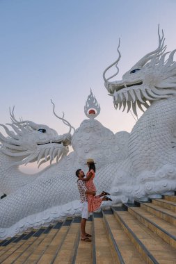 Wat Huay Pla Kang Chiang Rai Tayland, Wat Hua Pla Kang Chiang Rai 'nin en etkileyici tapınaklarından biridir. 2001 'de inşa edilen bu tapınak kompleksinin ana cazibesi 100 metre yüksekliğindeki beyaz Buda' dır.