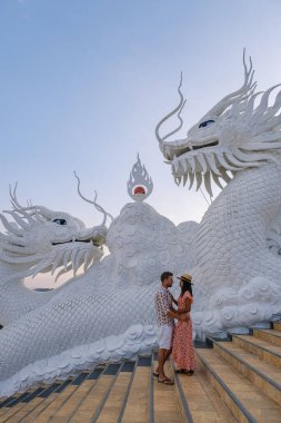 Wat Huay Pla Kang Chiang Rai Tayland, Wat Hua Pla Kang Chiang Rai 'nin en etkileyici tapınaklarından biridir. 2001 'de inşa edilen bu tapınak kompleksinin ana cazibesi 100 metre yüksekliğindeki beyaz Buda' dır.