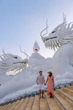 Wat Huay Pla Kang Chiang Rai Tayland, Wat Hua Pla Kang Chiang Rai 'nin en etkileyici tapınaklarından biridir. 2001 'de inşa edilen bu tapınak kompleksinin ana cazibesi 100 metre yüksekliğindeki beyaz Buda' dır.