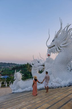 Wat Huay Pla Kang Chiang Rai Tayland, Wat Hua Pla Kang Chiang Rai 'nin en etkileyici tapınaklarından biridir. 2001 'de inşa edilen bu tapınak kompleksinin ana cazibesi 100 metre yüksekliğindeki beyaz Buda' dır.