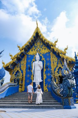 Mavi Tapınak Chiang Rai Tayland, Rong Sua 10 tapınağı, Chiang Rai Mavi Tapınağı veya Wat Rong Seua 10 Rong Suea 10 'da yer almaktadır.