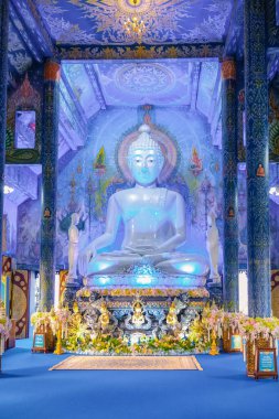 Mavi Tapınak Chiang Rai Tayland, Rong Sua 10 tapınağı, Chiang Rai Mavi Tapınağı veya Wat Rong Seua 10 Rong Suea 10 'da yer almaktadır.