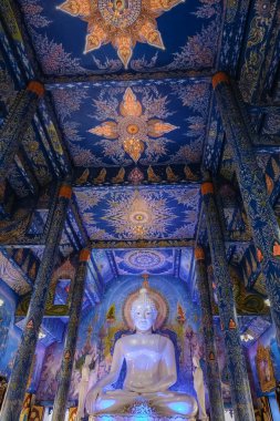 Mavi Tapınak Chiang Rai Tayland, Rong Sua 10 tapınağı, Chiang Rai Mavi Tapınağı veya Wat Rong Seua 10 Rong Suea 10 'da yer almaktadır.