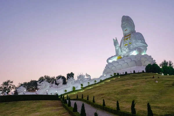 Wat Huay Pla Kang Chiang Rai Thailand,Wat Hua Pla Kang is one of the most impressive temples in Chiang Rai. The main attraction of this temple complex built in 2001, is a 100-meter high white Buddha — стоковое фото