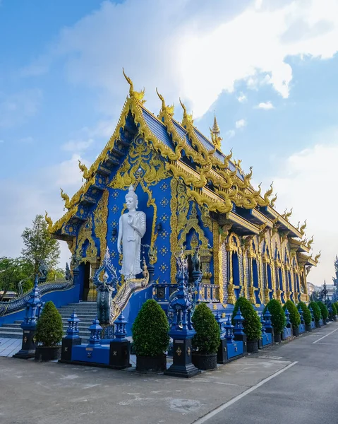 Blue Temple Chiang Rai Thailand, Rong Sua Ten temple ,,Chiang Rai Blue Temple or Wat Rong Seua Ten is located in Rong Suea Ten in the district of Rimkok a few kilometers outside Chiang Rai — Stock Photo, Image