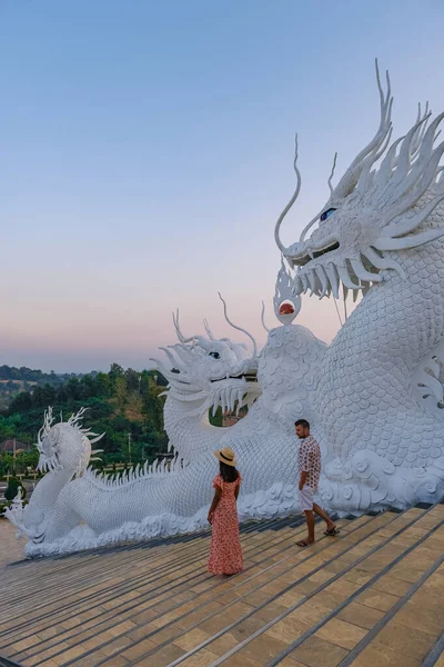 Wat Huay Pla Kang Chiang Rai Tayland, Wat Hua Pla Kang Chiang Rai 'nin en etkileyici tapınaklarından biridir. 2001 'de inşa edilen bu tapınak kompleksinin ana cazibesi 100 metre yüksekliğindeki beyaz Buda' dır.