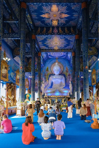 青寺チェンライタイ、ロンスア10寺院、チェンライ青寺またはワット栄スア10は、チェンマイライの外数キロのリムコック地区にロンスア10に位置しています — ストック写真