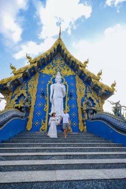 Mavi Tapınak Chiang Rai Tayland, Rong Sua 10 tapınağı, Chiang Rai Mavi Tapınağı veya Wat Rong Seua 10 Rong Suea 10 'da yer almaktadır.