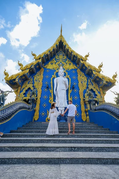 Mavi Tapınak Chiang Rai Tayland, Rong Sua 10 tapınağı, Chiang Rai Mavi Tapınağı veya Wat Rong Seua 10 Rong Suea 10 'da yer almaktadır.