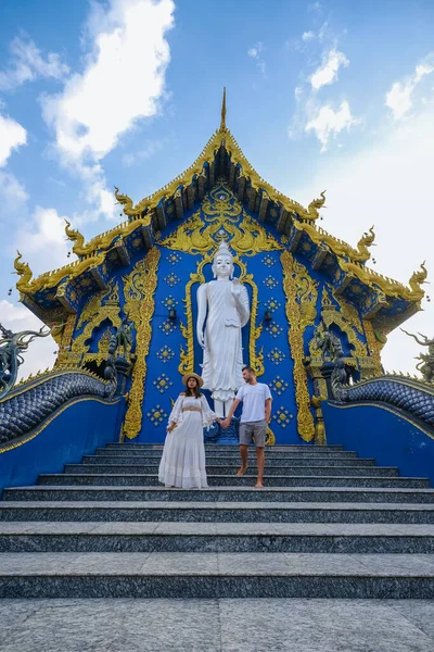 青寺チェンライタイ、ロンスア10寺院、チェンライ青寺またはワット栄スア10は、チェンマイライの外数キロのリムコック地区にロンスア10に位置しています — ストック写真