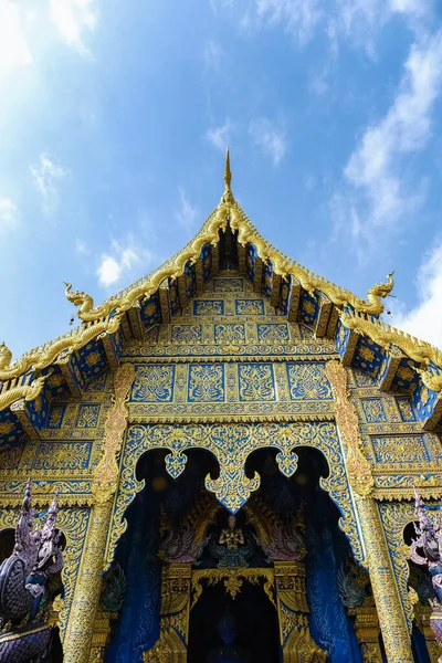 Blue Temple Chiang Rai Thailand, Rong Sua Ten temple ,,Chiang Rai Blue Temple or Wat Rong Seua Ten is located in Rong Suea Ten in the district of Rimkok a few kilometers outside Chiang Rai — Stock Photo, Image