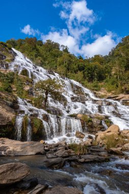 Mae Ya Şelalesi Doi Inthaonon Ulusal Parkı Tayland Chiang Mai, Tayland 'daki Doi Inthanon Milli Parkı' nda güzel bir şelale.
