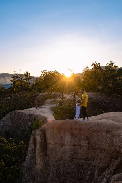 Pai Canyon during sunset in Pai Mae Hong Son Northern Thailand,Tourists enjoy the beautiful sunset at Pai Canyon, or Kong Lan how it calls in Thai. — ストック写真