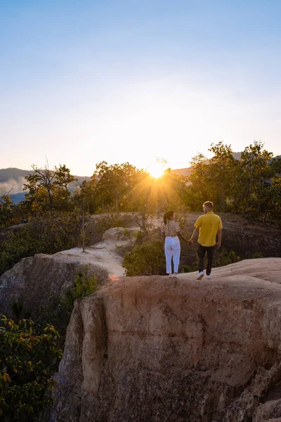 Pai Canyon during sunset in Pai Mae Hong Son Northern Thailand,Tourists enjoy the beautiful sunset at Pai Canyon, or Kong Lan how it calls in Thai. — Stockfoto