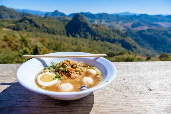 Mae Hong Son Tayland, Ban Jabo Erişte Evi, Ban Jabo, Mae Hong Oğlu, Tayland. Köyün ünlü şehriye, kafe ve manzara manzaralı platformu.. — Stok fotoğraf