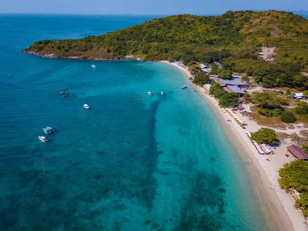 Koh Larn Island perto de Pattaya Tailândia, praia tropical de Koh Larn Tailândia, praia branca com oceano de água clara — Fotografia de Stock