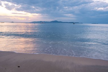 Pattaya Tayland 'da gün batımı, Pattaya Tayland' da gün batımında plaj.