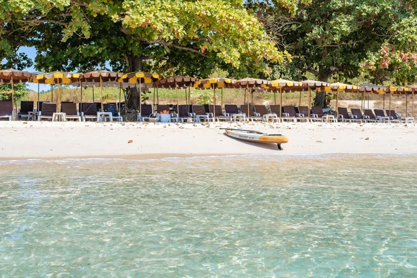 Koh Larn Island near Pattaya Thailand, tropical beach of Koh Larn Thailand , white beach with clear water ocean — 图库照片