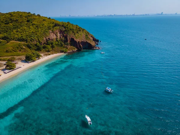 Koh Larn Island near Pattaya Thailand, tropical beach of Koh Larn Thailand , white beach with clear water ocean — Stock Photo, Image