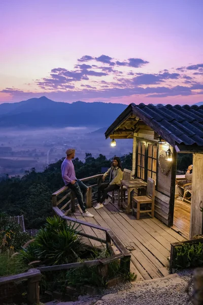 Phu Langka κατά τη διάρκεια της ανατολής της Βόρειας Ταϊλάνδης στα βουνά, πρωινό τοπίο θέα του βουνού Phu Langka πάρκο στο Phayao επαρχία Ταϊλάνδη — Φωτογραφία Αρχείου