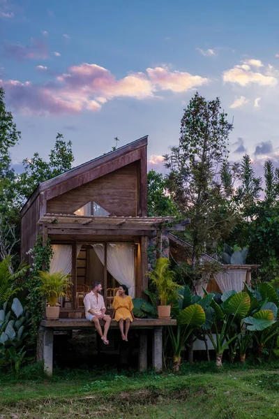 Scandanavian styl cottage in Northern Thailand Nan Province looking out over the rice paddies in Thailand, green rice field — Stockfoto