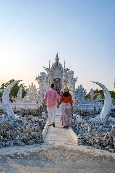 日没時の白寺チェンライ,ワット・ロン・クンまたは白寺の夕景,チェンライのランドマーク,タイ — ストック写真